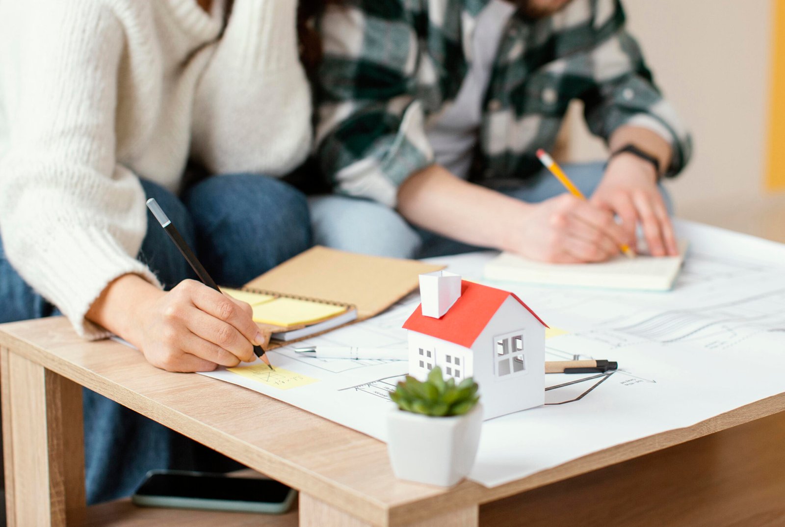 What is Real Estate Crowdfunding? Greatest Beginner's Guide to Investing in 2025