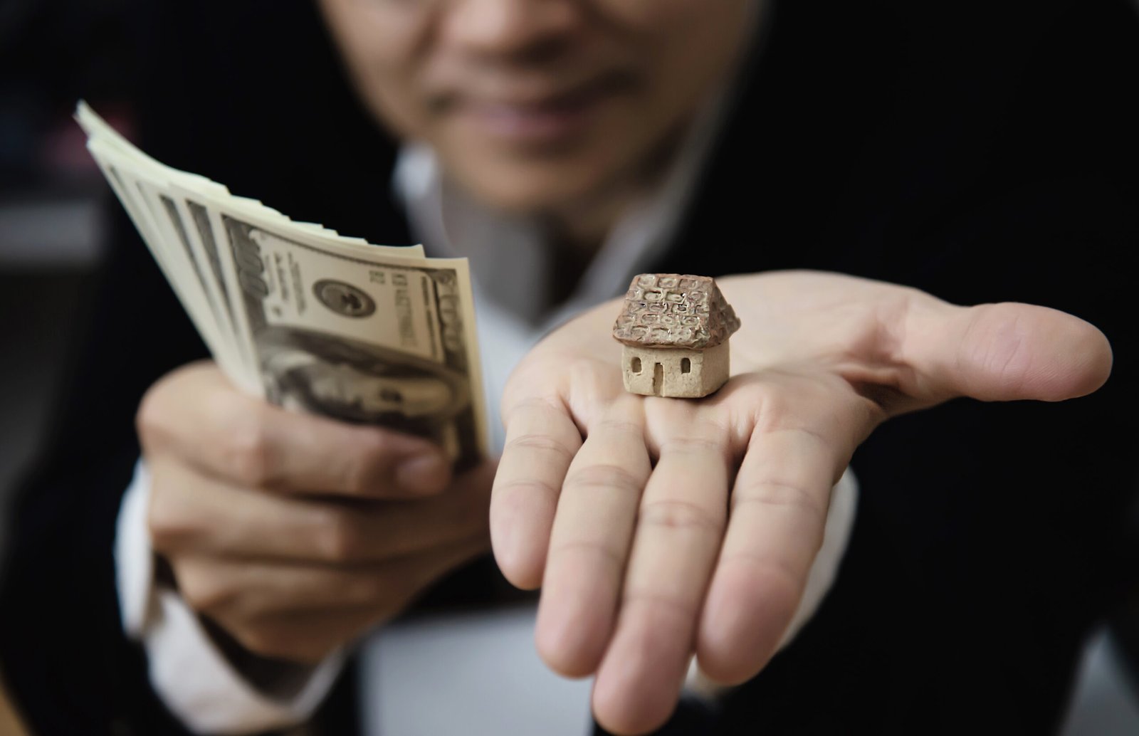 What is Real Estate Crowdfunding? Greatest Beginner's Guide to Investing in 2025