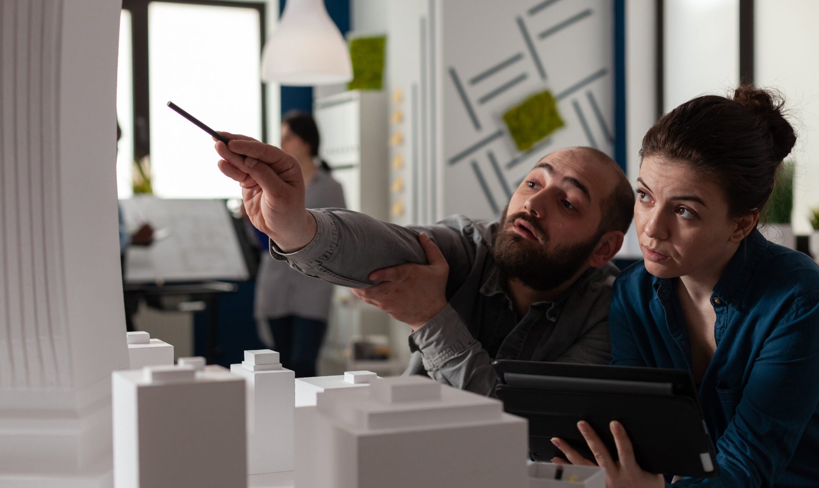 What is Real Estate Crowdfunding? Greatest Beginner's Guide to Investing in 2025