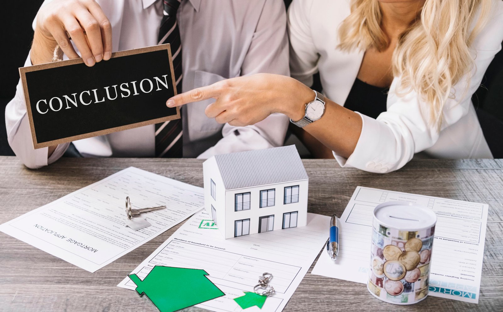 What is Real Estate Crowdfunding? Greatest Beginner's Guide to Investing in 2025