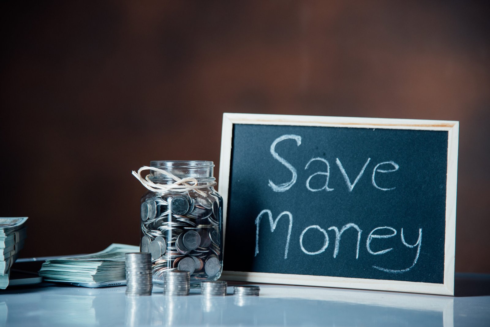 How to Start an Emergency Fund on a Low Income | 8 Newbie ways