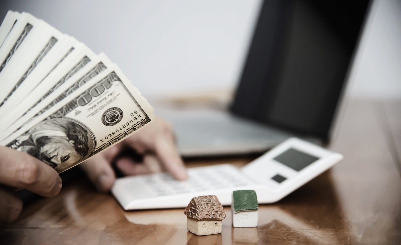 How to Start an Emergency Fund on a Low Income | 8 Newbie ways
